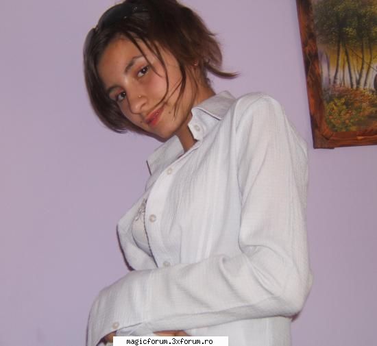 Poze cu membrii - Right...nus chiar asha de frumoasa...da....in - Despre noi
